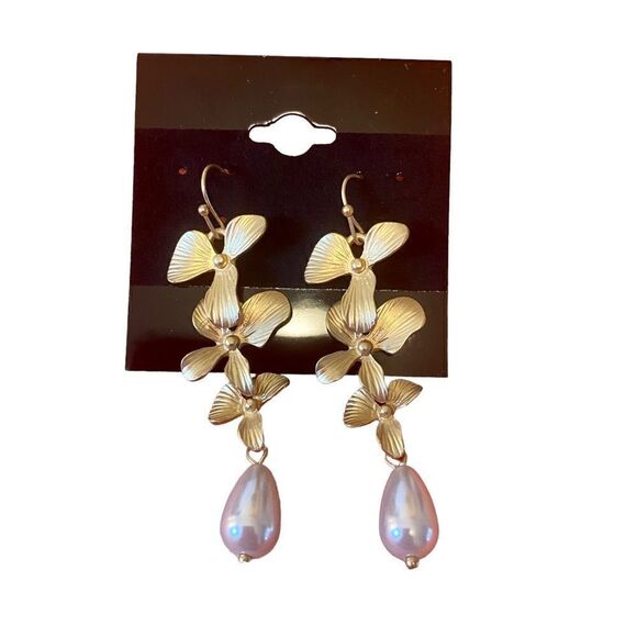 Beautiful 3 tiered brushed gold & faux Pearl drop earrings. - Picture 4 of 5